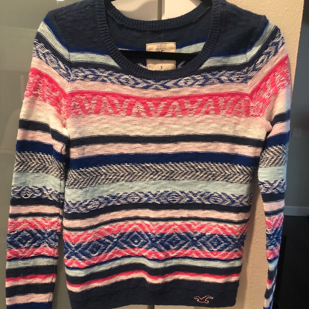 Hollister lightweight fun sweater